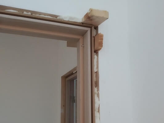Trabajos carpintero: Instalacion puerta de paso en Málaga