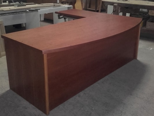 Trabajos carpintero: mesa de escritorio a medida