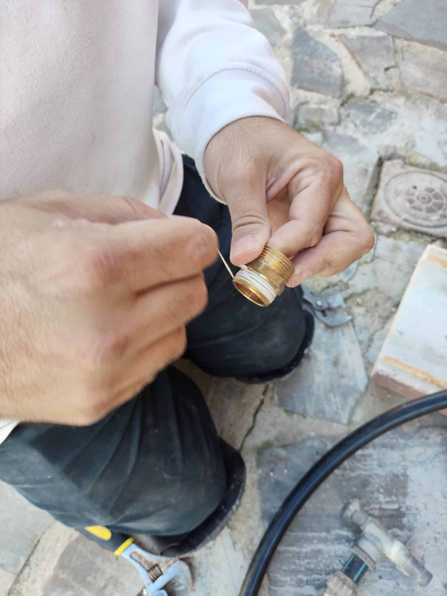 Trabajos de nueva acometida de agua de vivienda