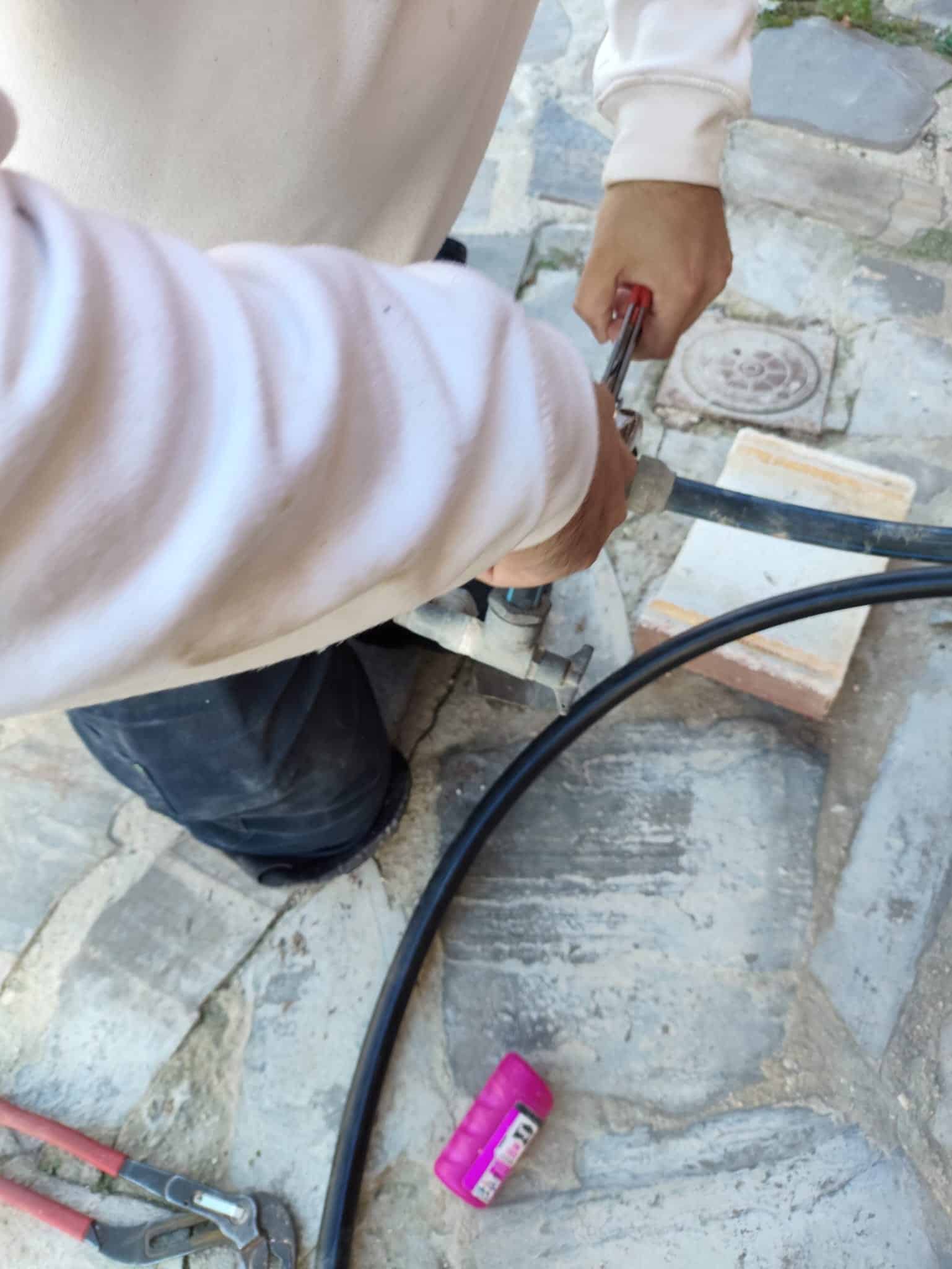 Trabajos de nueva acometida de agua de vivienda