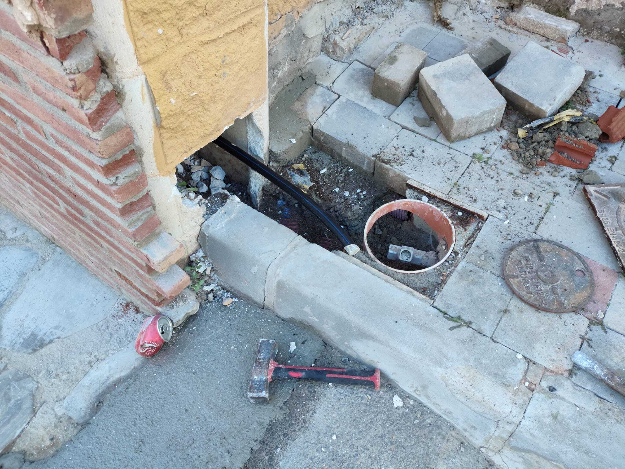 Trabajos de nueva acometida de agua de vivienda