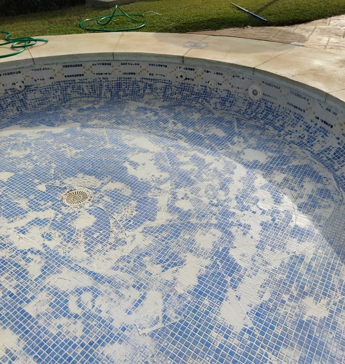 Reparación de gresite en piscina malaga